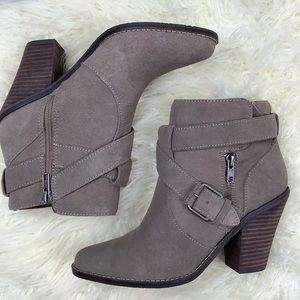 NIB Dolce Vita Bootie 8